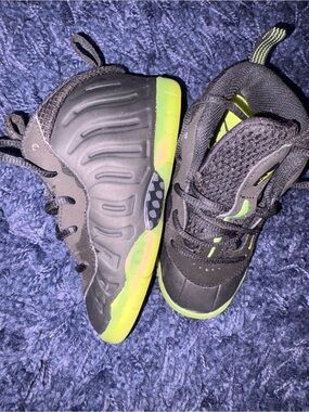 Nike Toddler Black Volt Foamposite Sneakers